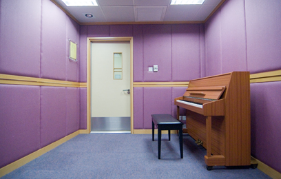 音樂練習室(二)面向入口之全景